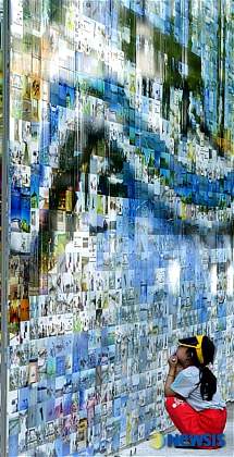 Photo Mosaic Art Fence for City Hall of Seoul.